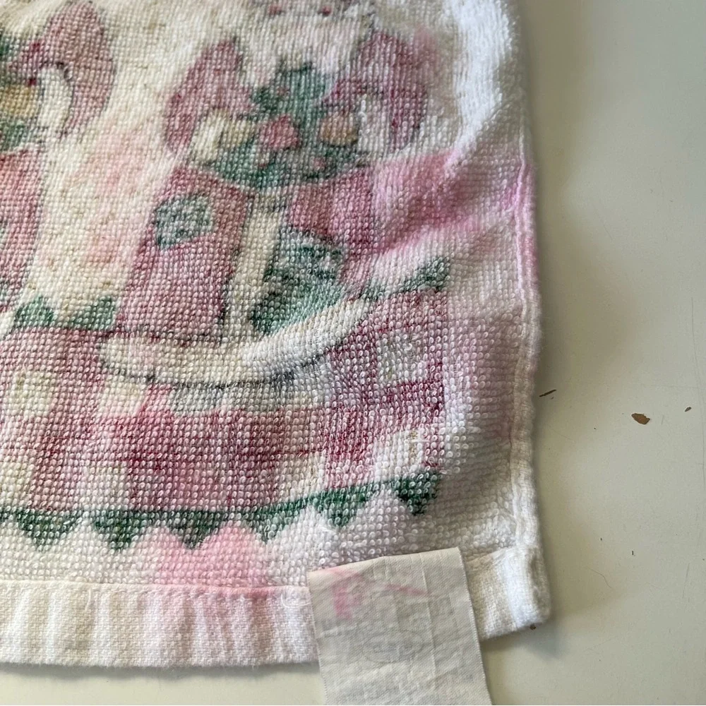3/$15 Vintage Royal Terry Three Santa Claus Christmas Kitchen Towel (Pink Stain)